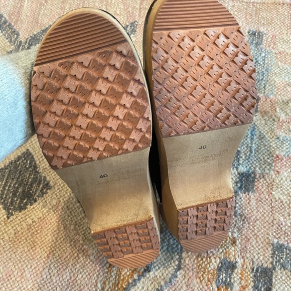 Clogs - Picture 2 of 2